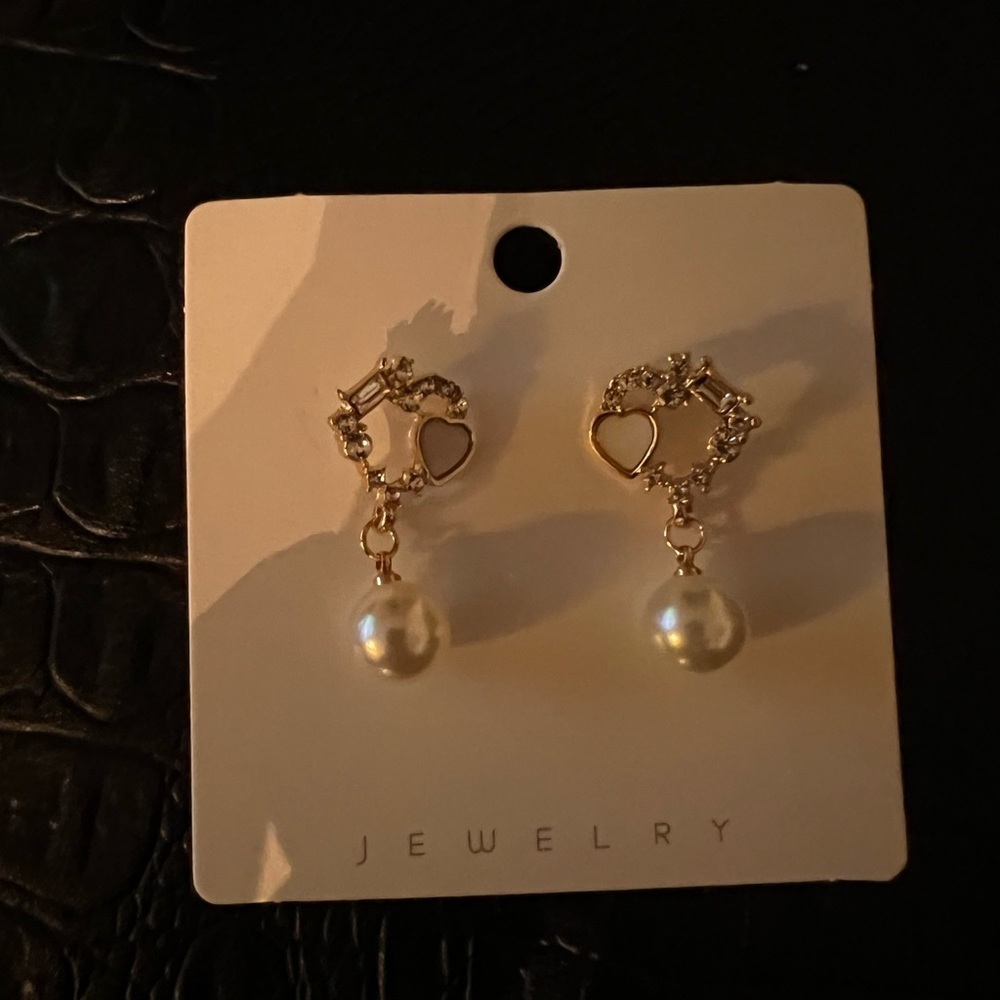 Dangle pearl‎ hearted earrings